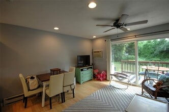 10 E Beach Rd in Charlestown, RI - Building Photo - Building Photo
