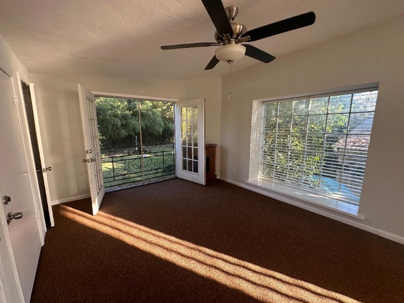 10220 Marsh Ln in Dallas, TX - Building Photo