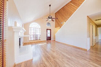 471 Caviness Dr in Grapevine, TX - Foto de edificio - Building Photo