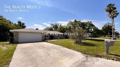 1073 Leeward Dr in Deltona, FL - Foto de edificio - Building Photo