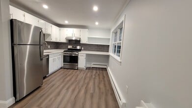 70 Farrwood Ave in North Andover, MA - Building Photo - Building Photo