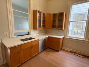 115 Bartlett St, Unit 115 A in San Francisco, CA - Building Photo - Building Photo
