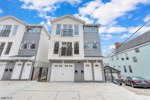 138 Milford Ave in Newark, NJ - Building Photo