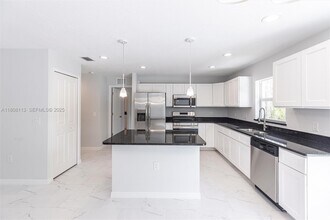 2006 Rosa Ct in Lehigh Acres, FL - Building Photo - Building Photo