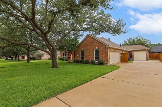 1612 Twin Oaks Dr in Cleburne, TX - Building Photo - Building Photo