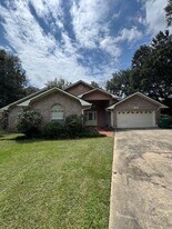 7936 Hapuna Pl in Diamondhead, MS - Building Photo