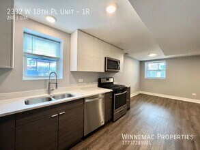 2332 W 18th Pl in Chicago, IL - Foto de edificio - Building Photo