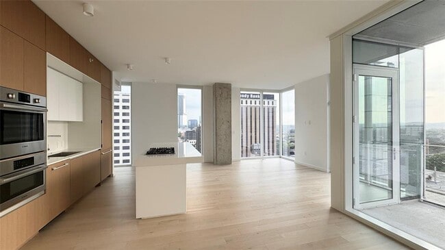 property at 313 W 17th St