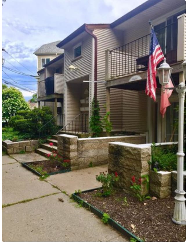 7 Palmer Ave, Unit 1 in Waterbury, CT - Foto de edificio - Building Photo
