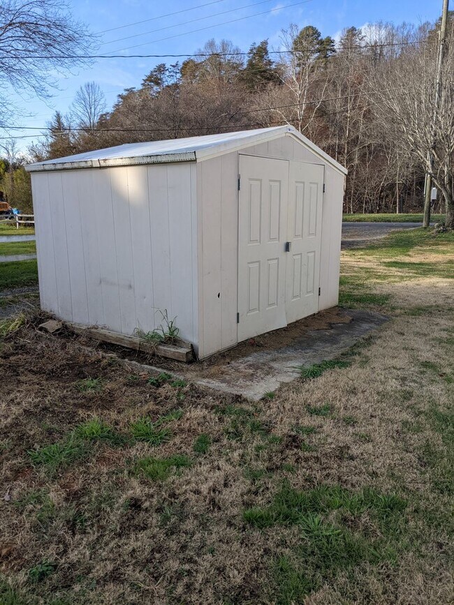 1623 Barnardsville Hwy in Barnardsville, NC - Building Photo - Building Photo