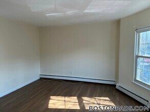 54 S Huntington Ave, Unit 15 in Boston, MA - Building Photo - Building Photo
