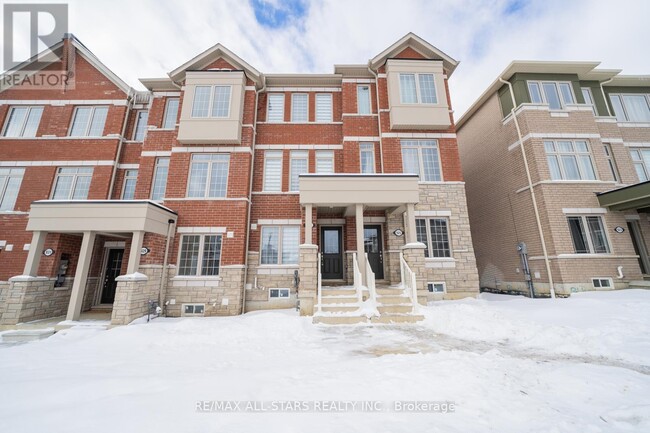 927 Crowsnest Holw in Pickering, ON - Building Photo - Building Photo