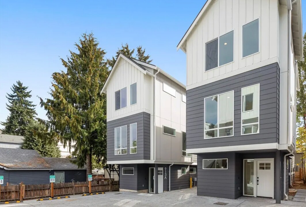 911-B N 98th St in Seattle, WA - Building Photo