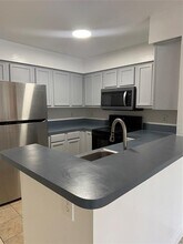 7630 Westwood Dr in Tamarac, FL - Foto de edificio - Building Photo