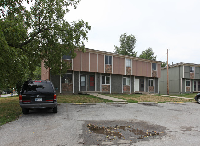 Reyes Apartments in Olathe, KS - Building Photo - Building Photo