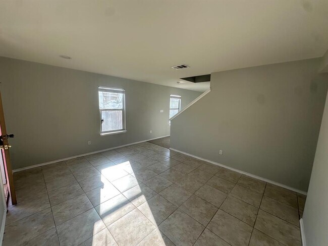 102 Blanco Woods Blvd in Elgin, TX - Building Photo - Building Photo