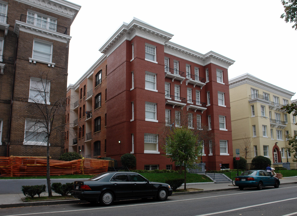 R Street Apartments in Washington, DC - Building Photo