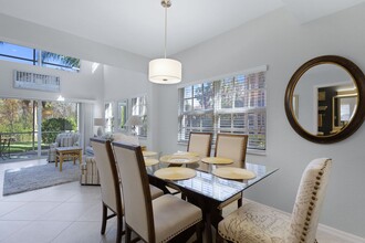 4530 Botanical Pl Cir in Naples, FL - Foto de edificio - Building Photo