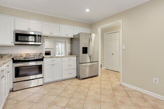 4821 Sangamore Rd in Bethesda, MD - Building Photo - Building Photo