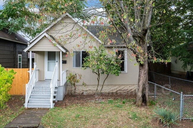 property at 6824 SE Long St