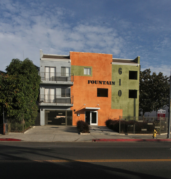 6101 Fountain Ave in Los Angeles, CA - Foto de edificio - Building Photo