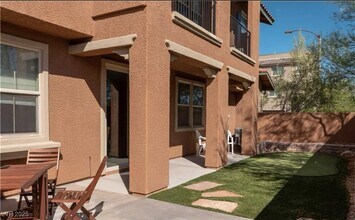 7215 Moonraker Ave in Las Vegas, NV - Building Photo - Building Photo