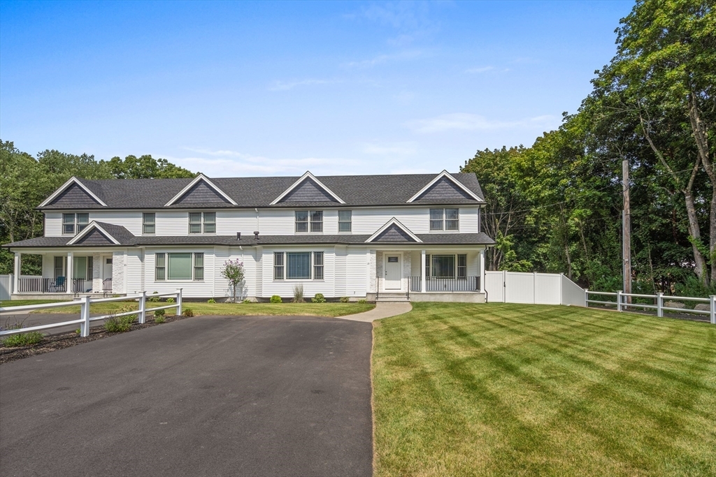 21 Arbor Ct in Walpole, MA - Building Photo