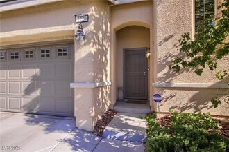 7220 Willow Brush St in Las Vegas, NV - Building Photo - Building Photo