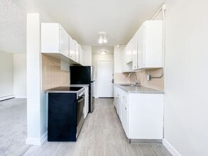 Terra Vista Gardens in Edmonton, AB - Building Photo - Building Photo