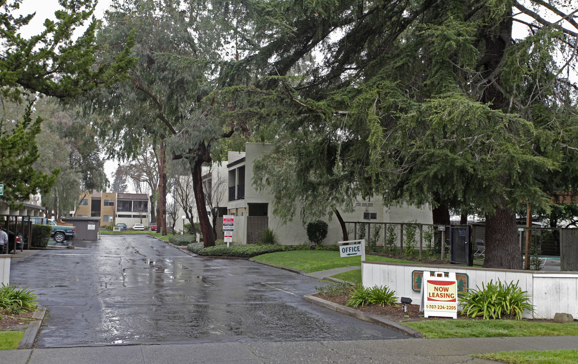 Pinecrest Apartments in Napa, CA - Building Photo