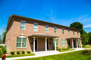 Lathrup Court Apartments in Lathrup Village, MI - Building Photo