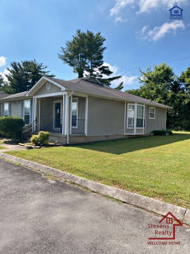 property at 445 Oriole Dr