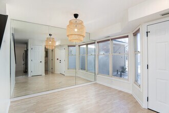 712 Hamilton Ct in Schaumburg, IL - Building Photo - Building Photo