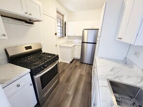 2212 E 70th St in Chicago, IL - Building Photo - Building Photo