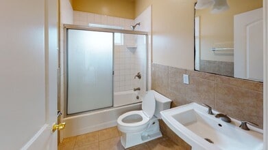 6633 Del Playa Dr in Goleta, CA - Building Photo - Building Photo