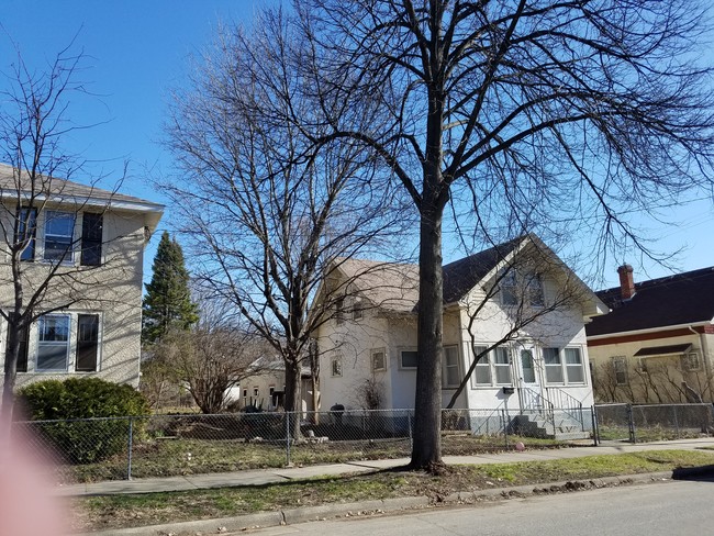 4 Plex in Minneapolis, MN - Building Photo - Building Photo