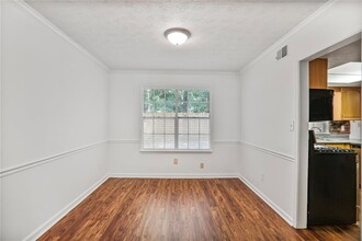 571 Aberdeen Dr in Stone Mountain, GA - Building Photo - Building Photo