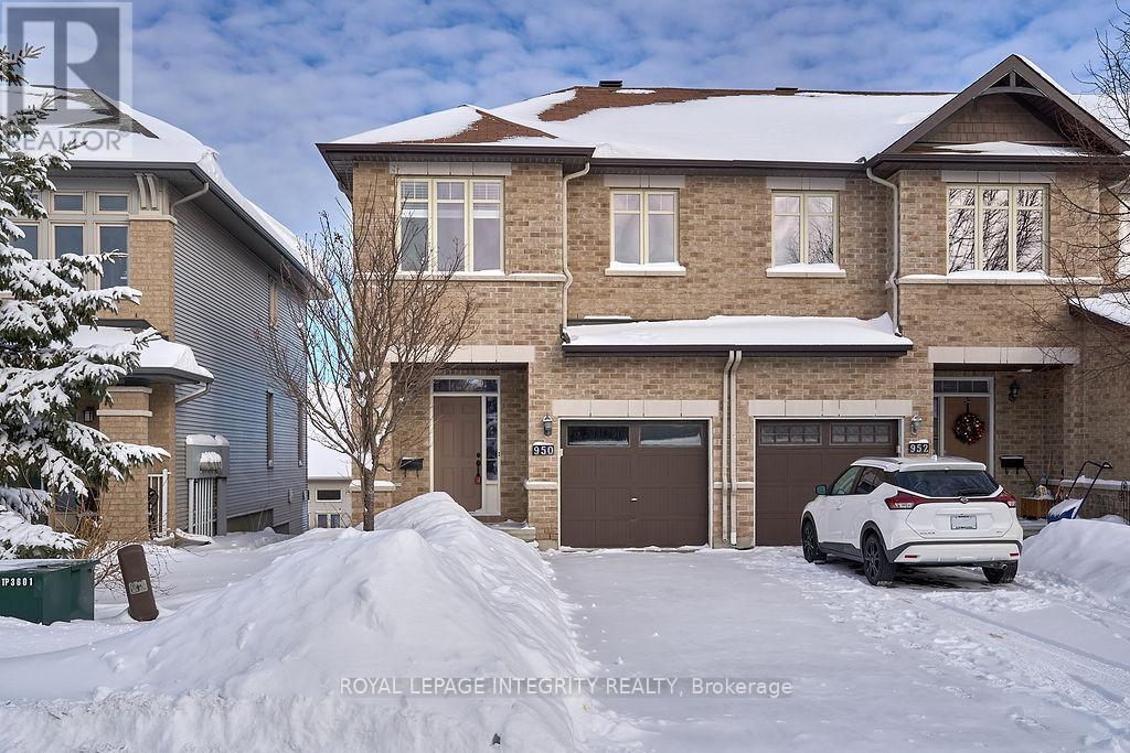 950 Fletcher Cir in Ottawa, ON - Building Photo