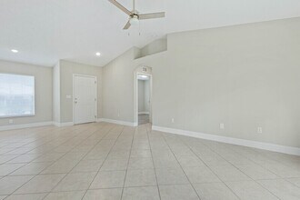 34 Reybury Ln in Palm Coast, FL - Foto de edificio - Building Photo