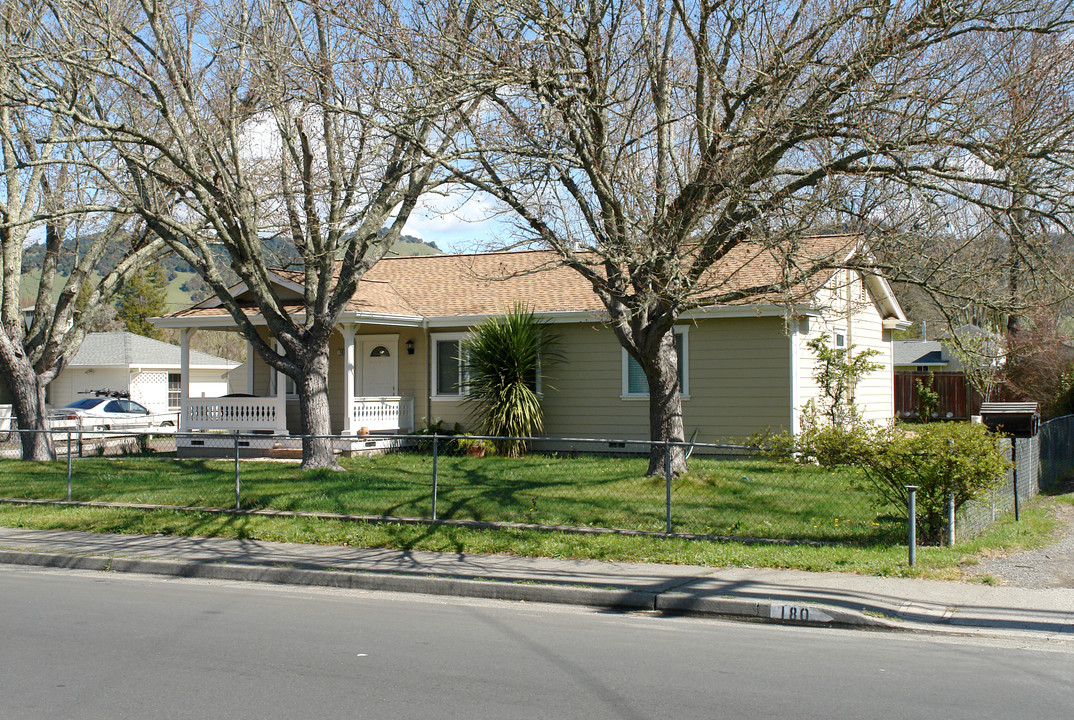 180-182 Middle Rincon Rd in Santa Rosa, CA - Building Photo