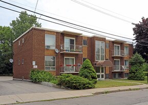 2 Carling St in Hamilton, ON - Building Photo