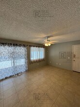 3809 Eisenhower Dr in Lake Elsinore, CA - Foto de edificio - Building Photo