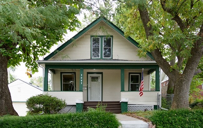 property at 1041 S 48th St
