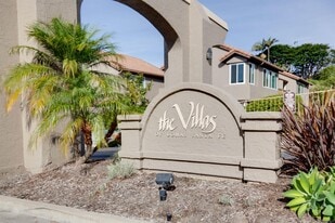 930 Via Mil Cumbres in Solana Beach, CA - Building Photo