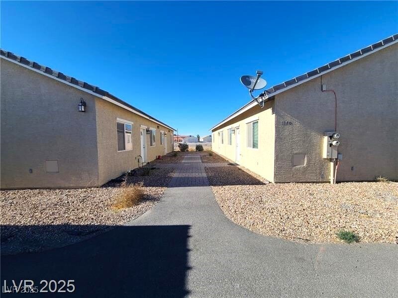 1370 Ogallala St in Pahrump, NV - Building Photo
