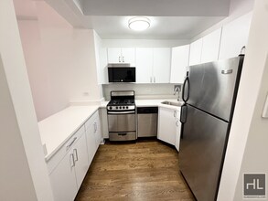 235 W 22nd St in New York, NY - Building Photo - Building Photo