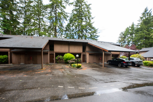 Raquet Club Estates in Bellevue, WA - Building Photo - Building Photo