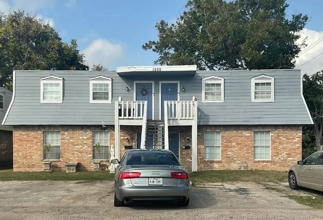 property at 1500 Oleander