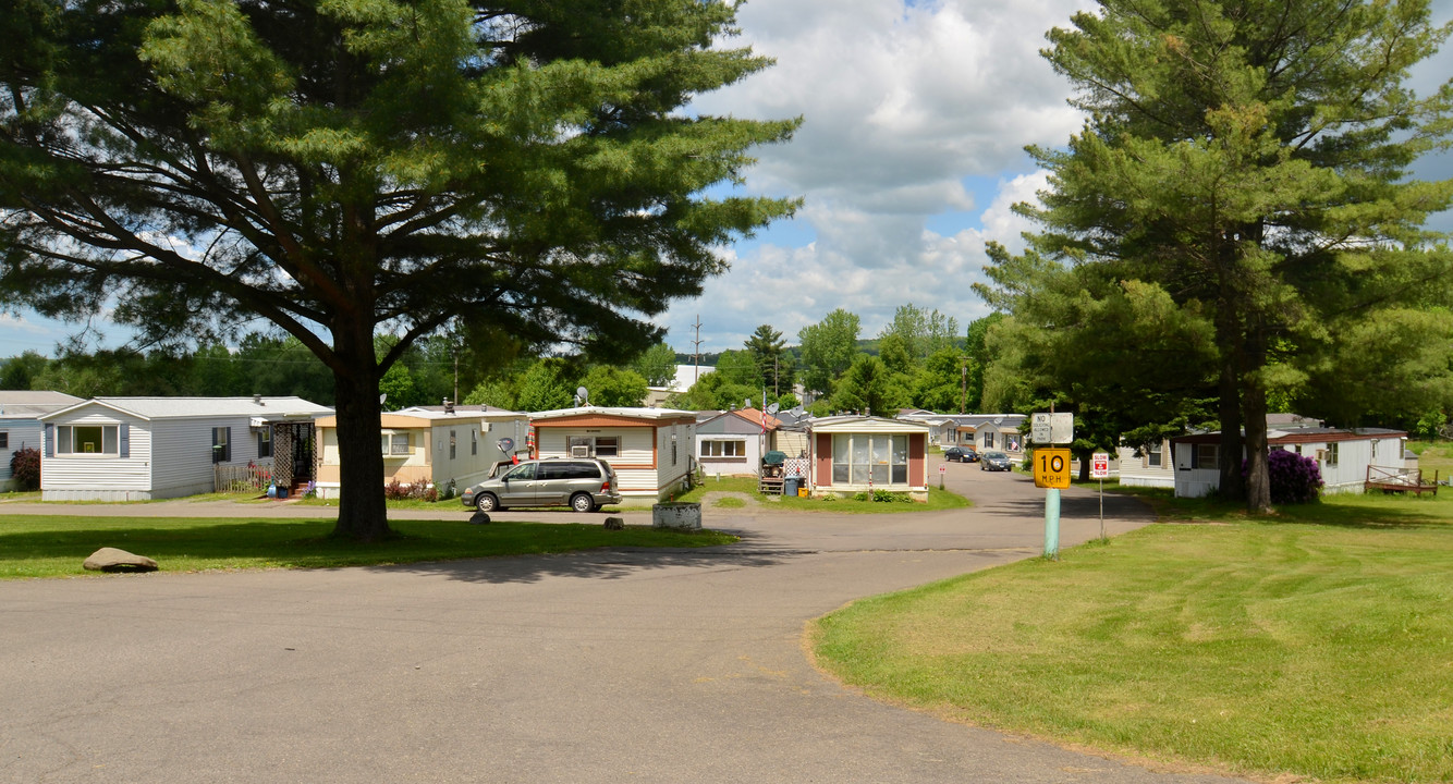 3145 Stewart Rd in Vestal, NY - Building Photo