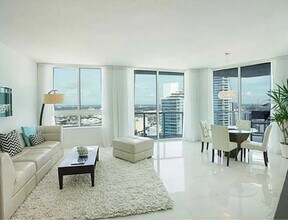 1900 N Bayshore Dr, Unit 3612 in Miami, FL - Building Photo - Building Photo